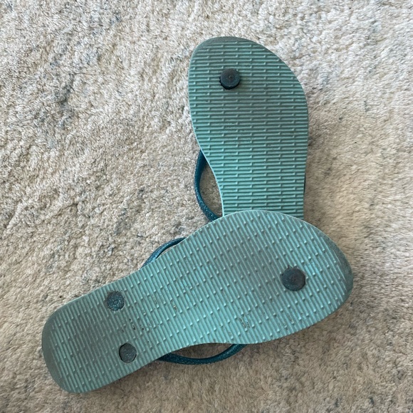 havaianas Flip Flops - Picture 2 of 2
